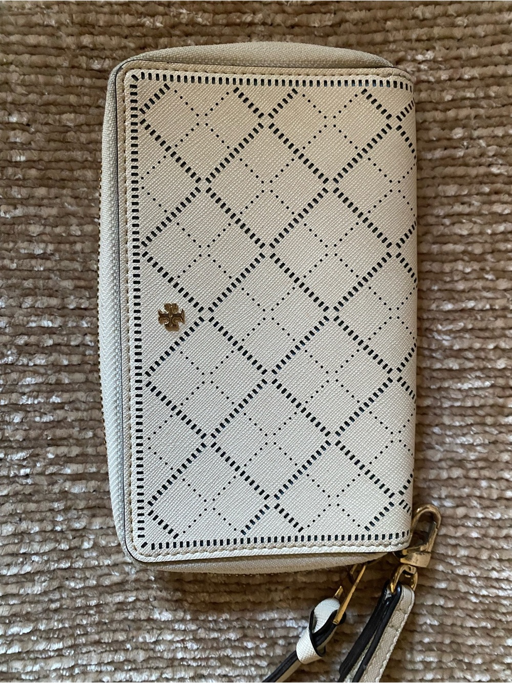 Tory Burch Perforated Cream Leather Wristlet Phone Case - Picture 3 of 10